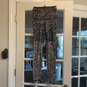 EUC- Authentic Lululemon Full on Luxtreme -Size 6